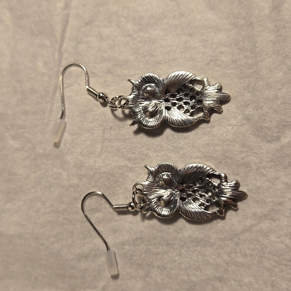 3/ $15 New Silver Owl Earrings - Picture 3 of 4